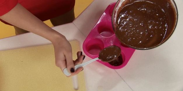 пирожные с горячим шоколадом