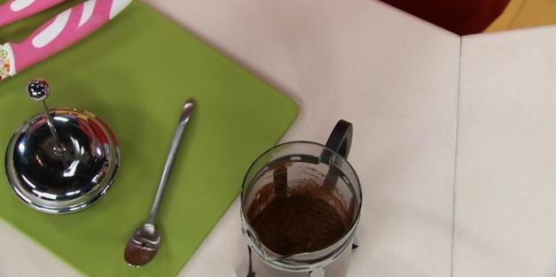 пирожные с горячим шоколадом