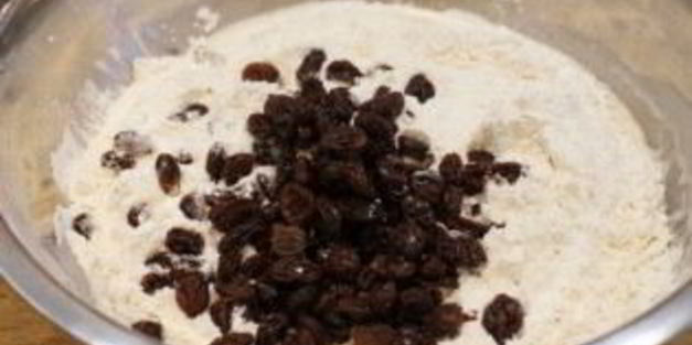 пирожные с изюмом