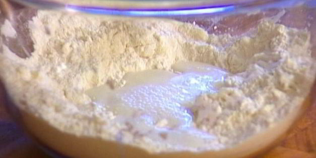 пирожные с клубникой, маскарпоне и мятой