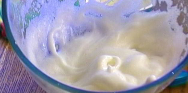 пирожные с клубникой, маскарпоне и мятой