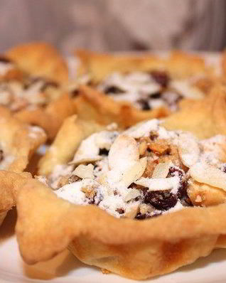 Пирожные с клюквой и орехами