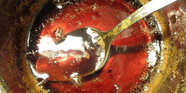 пирожные с кремовой ванильной начинкой и карамелью