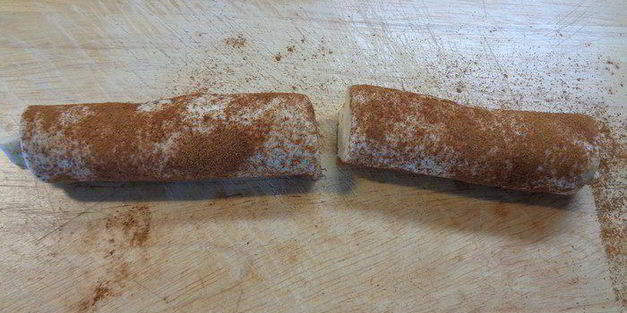 пирожные с кремовой ванильной начинкой и карамелью