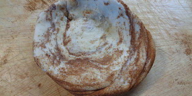 пирожные с кремовой ванильной начинкой и карамелью