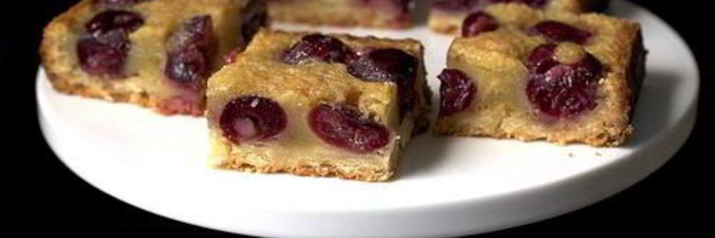 Пирожные с вишней