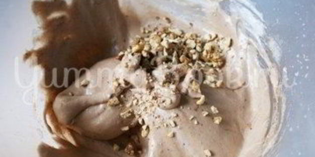 пирожные шоколадное безе с орехами