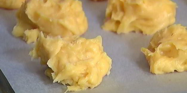 пирожные шу с миндальными хлопьями