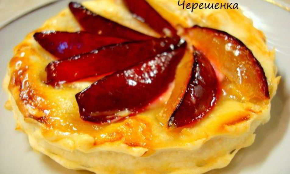 Рецепт пирожные со сливой, манго и козьим сыром