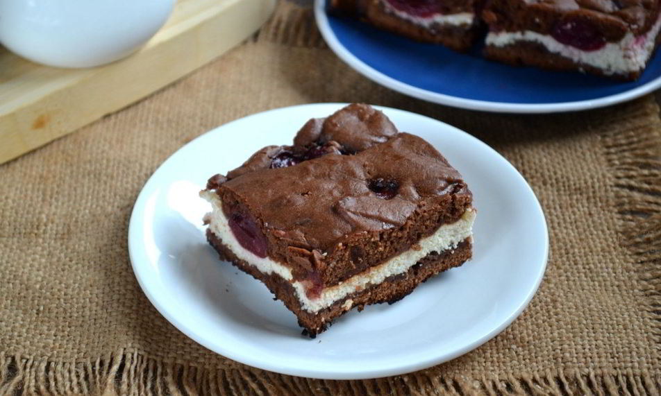 Рецепт шоколадный брауни с вишней