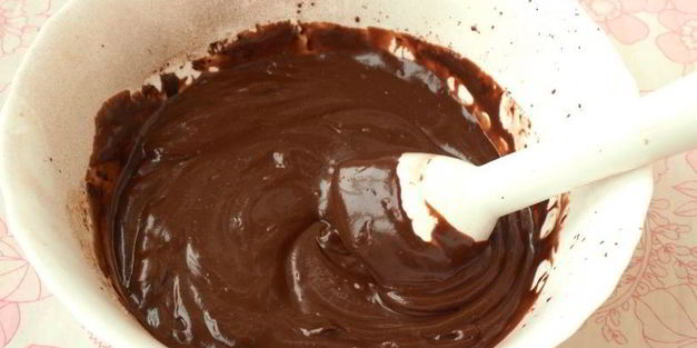 шоколадные пирожные с заливкой