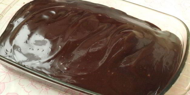 шоколадные пирожные с заливкой