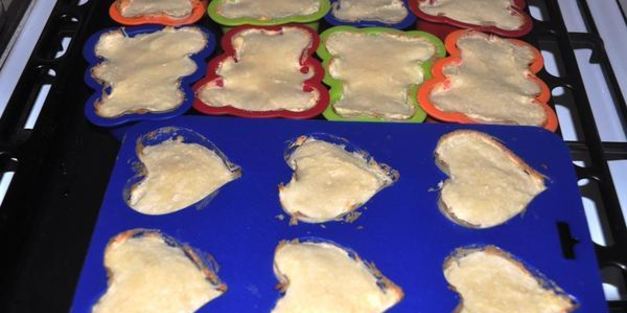 творожное пирожное с ягодами