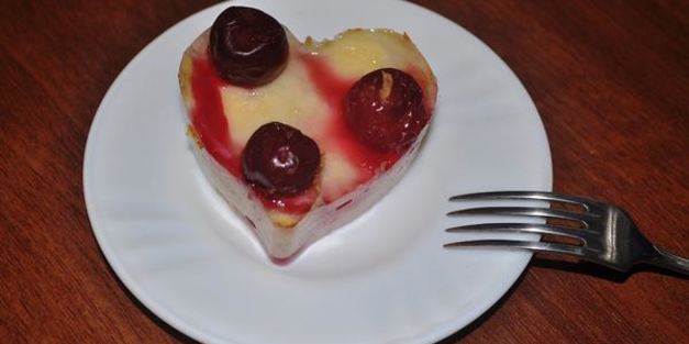 творожное пирожное с ягодами