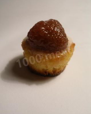 Вкусные белые пирожные бисквитные