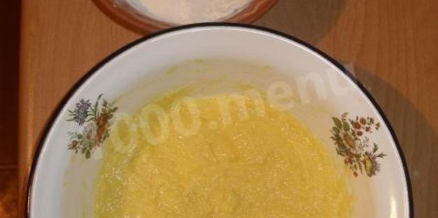 вкусные белые пирожные бисквитные