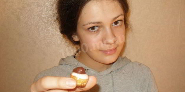 вкусные белые пирожные бисквитные