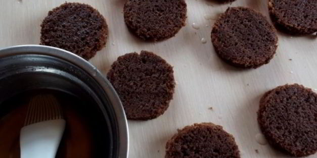 зефирное пирожное с малиновым конфи