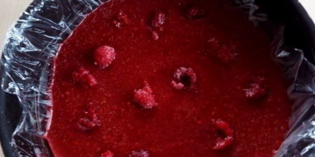 зефирное пирожное с малиновым конфи