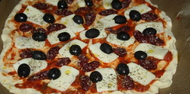 быстропицца с охотничьими колбасками и сулугуни