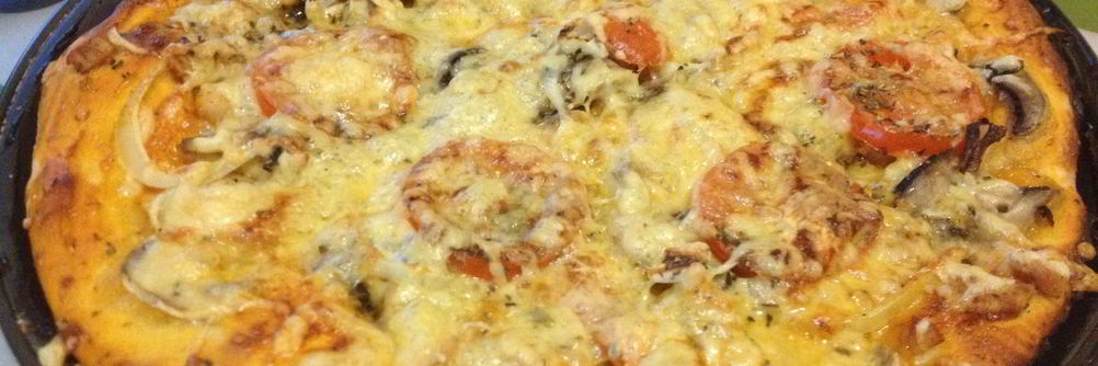 Домашняя пицца с курицей и грибами