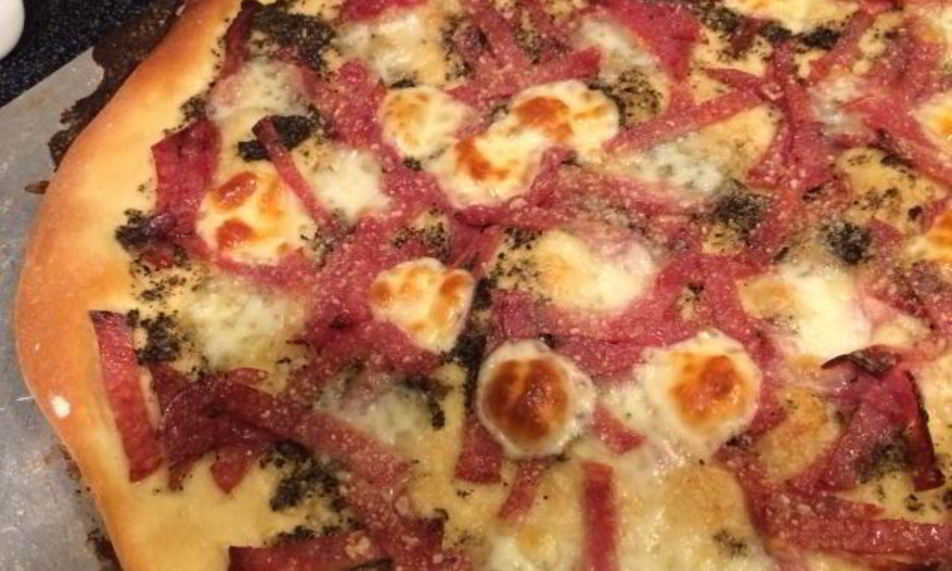 Рецепт итальянская пицца с орегано, салями и моцареллой