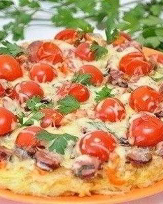 Картофельная пицца с колбасками