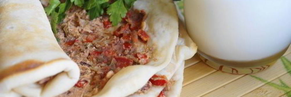 Лахмаджун с фасолью