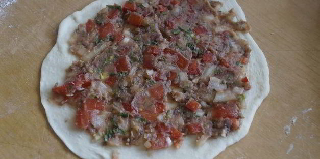 лахмаджун с фасолью