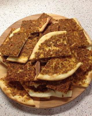 Лахмаджун — турецкая пицца