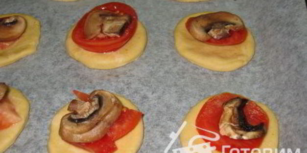 мини-пиццы с картофельными шапочками