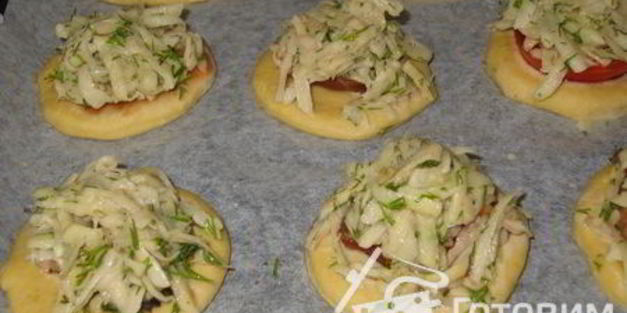 мини-пиццы с картофельными шапочками