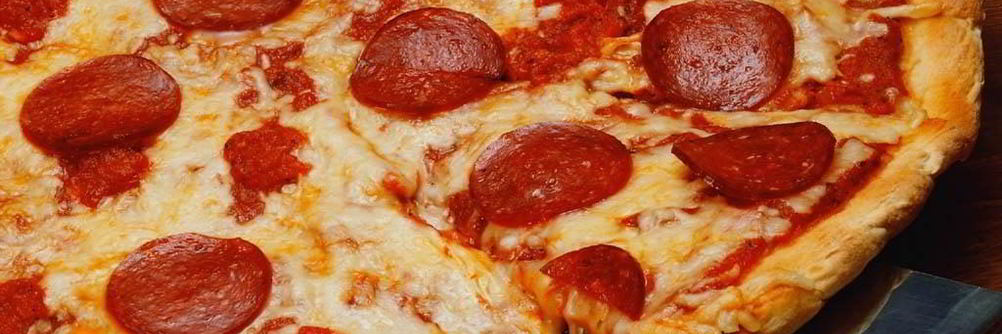 Обычная пицца с колбасой