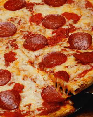 Обычная пицца с колбасой