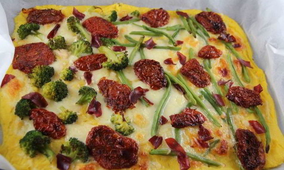 Рецепт пицца из поленты с брокколи, вялеными томатами и моцареллой
