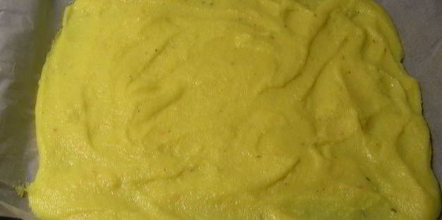 пицца из поленты с брокколи, вялеными томатами и моцареллой