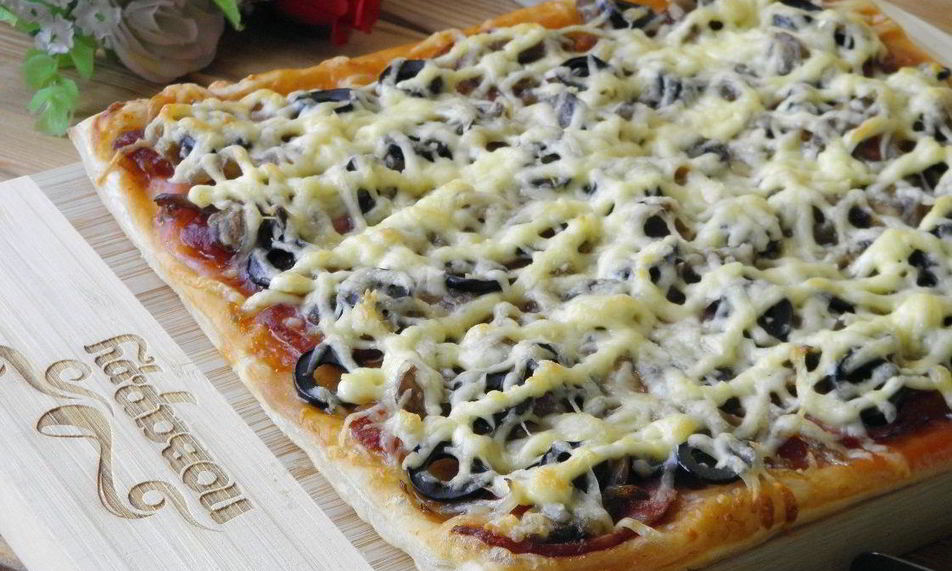 Рецепт пиццы иза слоеного тест в духовке