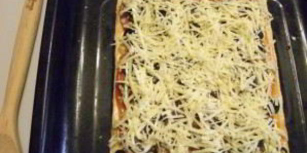 пицца из слоеного теста в духовке