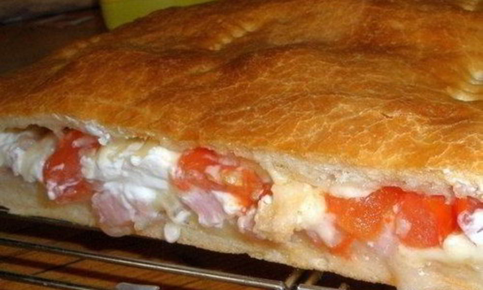 Рецепт пицца кальцоне с сыром и мясным фаршем