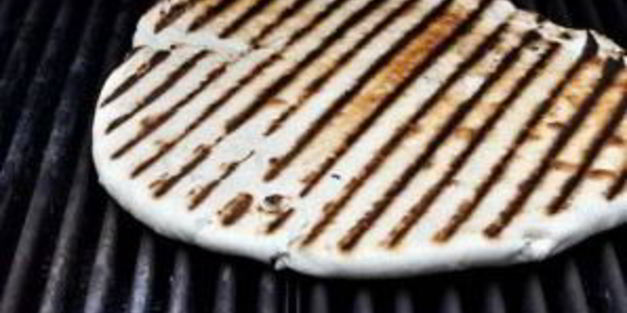 пицца на гриле на завтрак