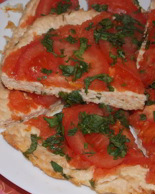 Пицца на лепешке из куриного фарша