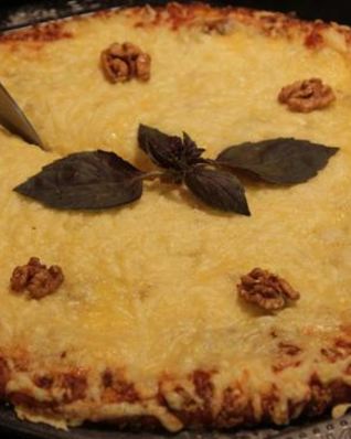 Пицца Quattro Formaggi с грецким орехом