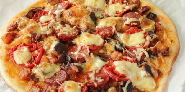 пицца с баклажанами и сыром джюгас