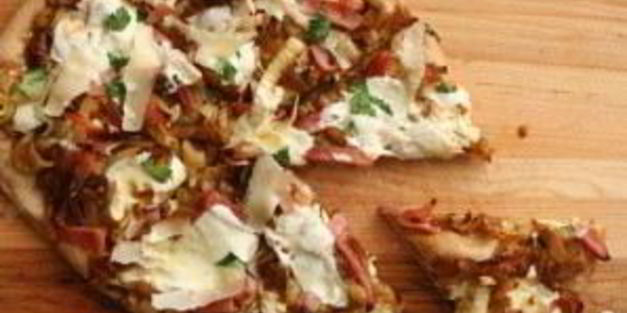 пицца с карамелизованным луком и фенхелем