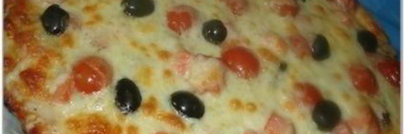 Пицца с колбасой и пицца с морепродуктами