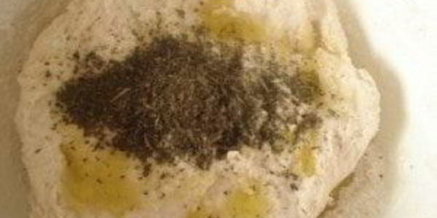 пицца с колбасой и пицца с морепродуктами