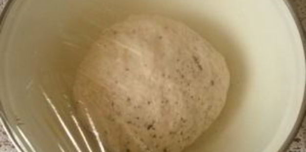 пицца с колбасой и пицца с морепродуктами