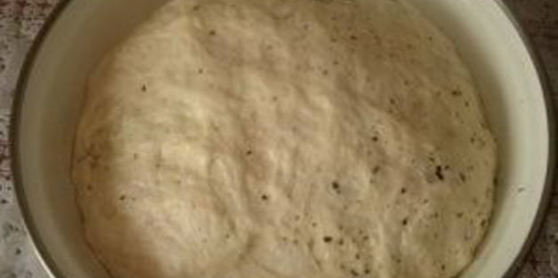 пицца с колбасой и пицца с морепродуктами