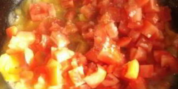 пицца с колбасой и пицца с морепродуктами