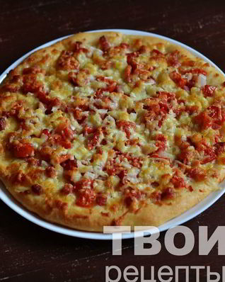 Пицца с колбасой